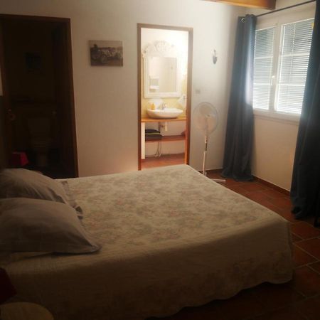 La Feniere Bed and Breakfast Vénéjan Εξωτερικό φωτογραφία