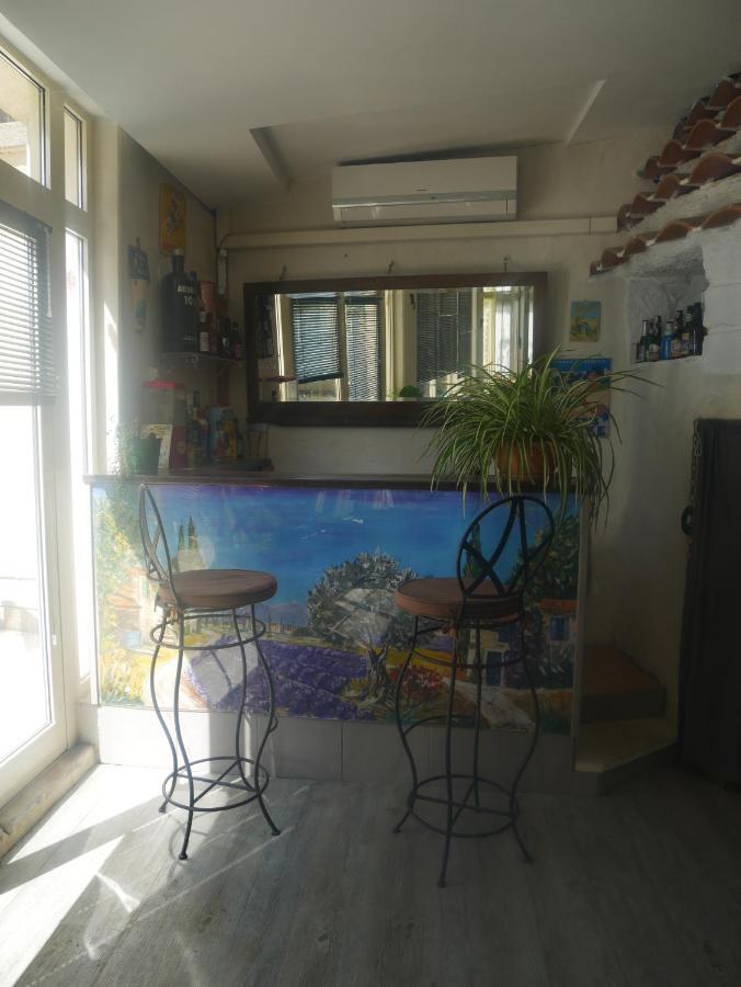 La Feniere Bed and Breakfast Vénéjan Εξωτερικό φωτογραφία