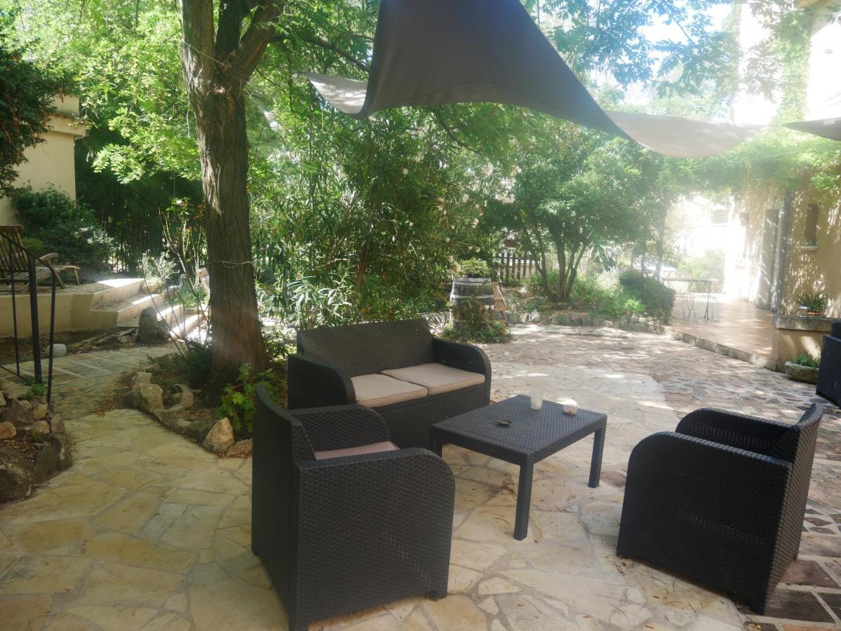 La Feniere Bed and Breakfast Vénéjan Εξωτερικό φωτογραφία