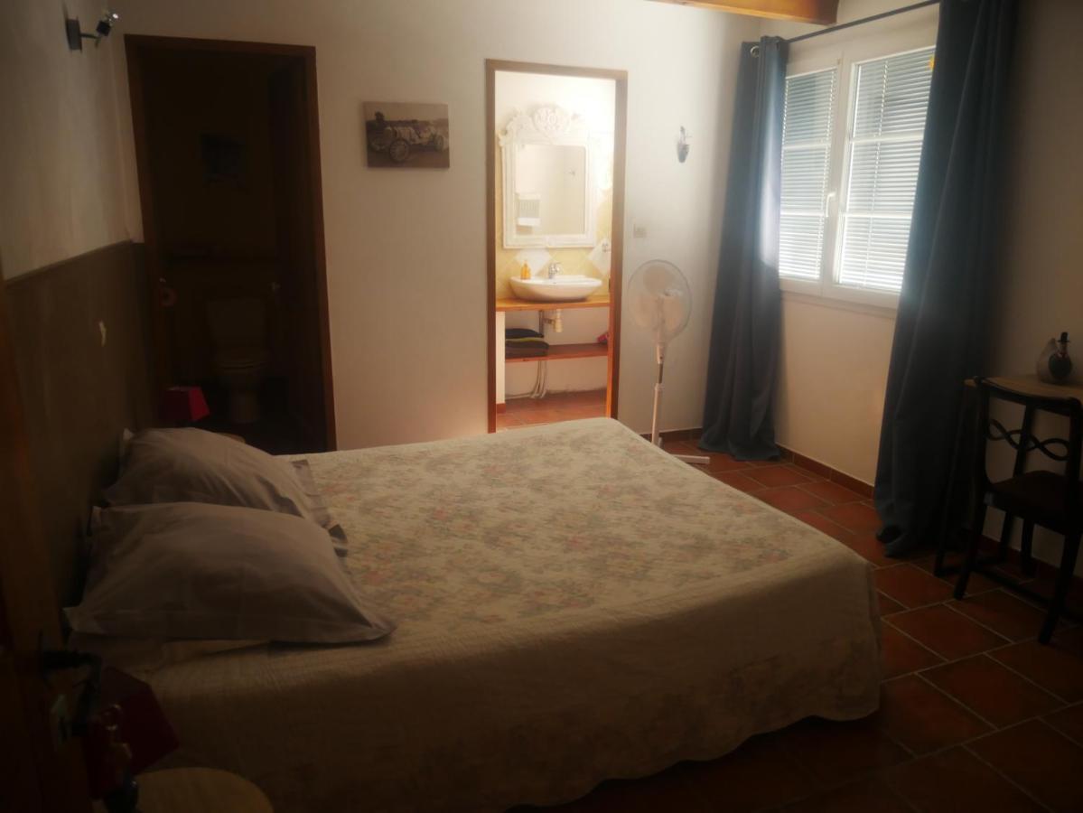 La Feniere Bed and Breakfast Vénéjan Εξωτερικό φωτογραφία