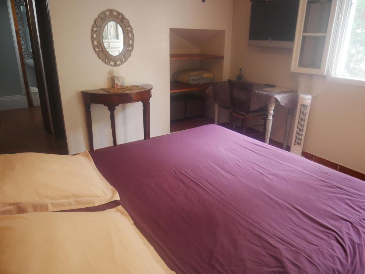 La Feniere Bed and Breakfast Vénéjan Εξωτερικό φωτογραφία