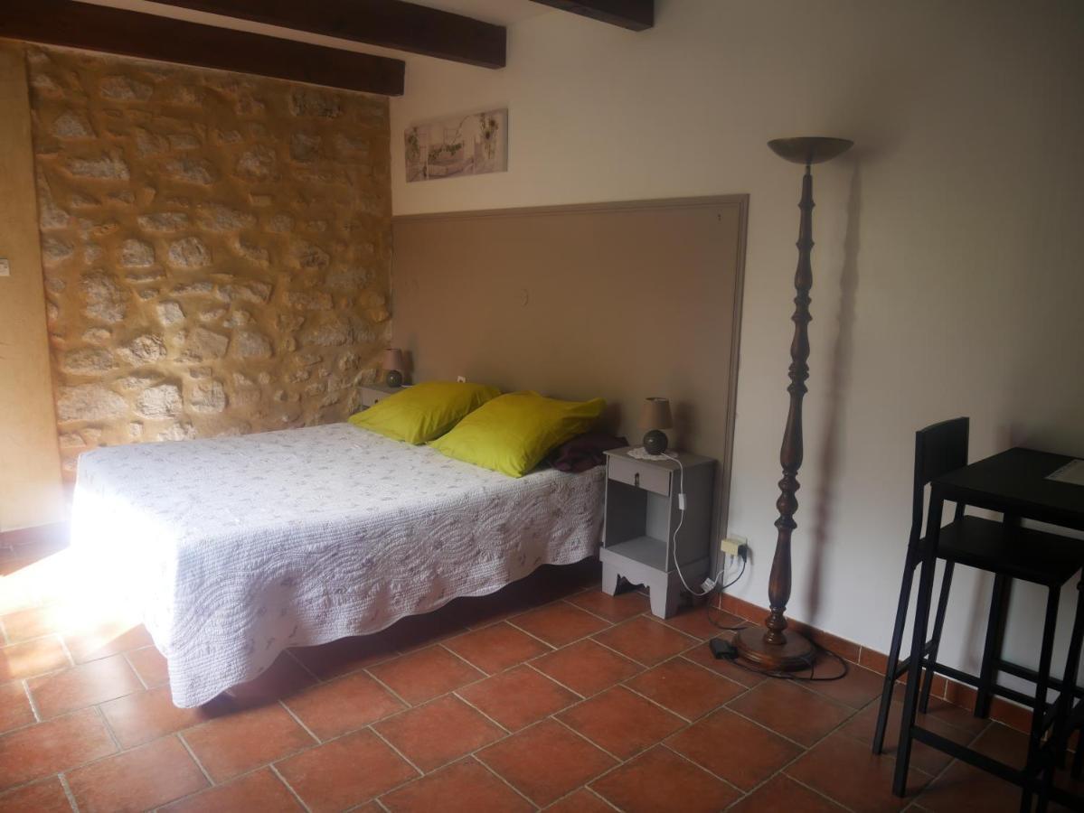 La Feniere Bed and Breakfast Vénéjan Εξωτερικό φωτογραφία