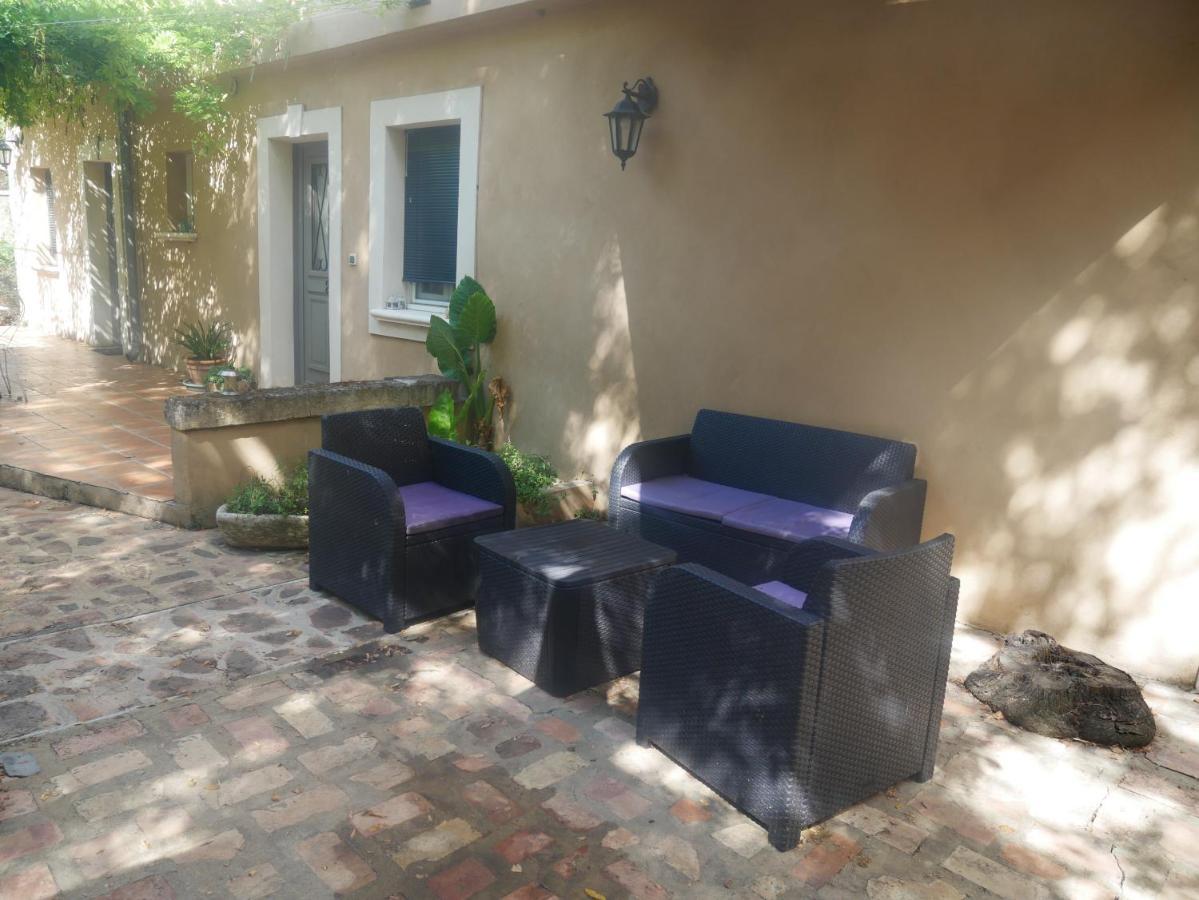 La Feniere Bed and Breakfast Vénéjan Εξωτερικό φωτογραφία